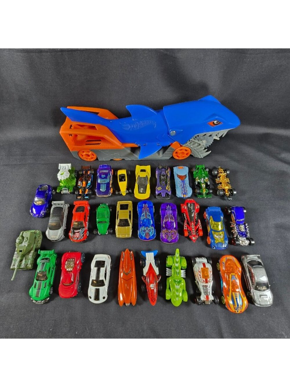 Hot Wheels Shark Transport Carrier With 29 Die Cast Cars Mixed Lot Mattel